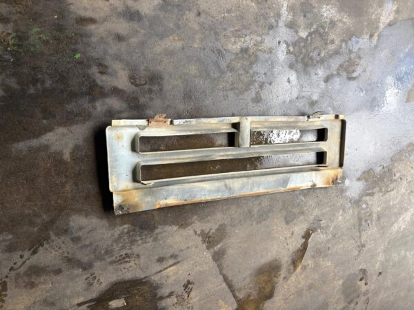 Onderste grill Volvo F12 - Afbeelding 2