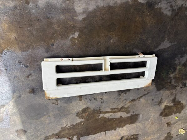 Onderste grill Volvo F12