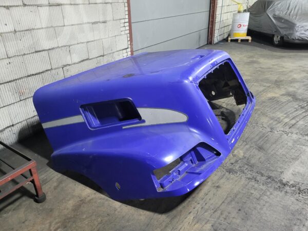 Volvo NH  bull nose cab - Afbeelding 2