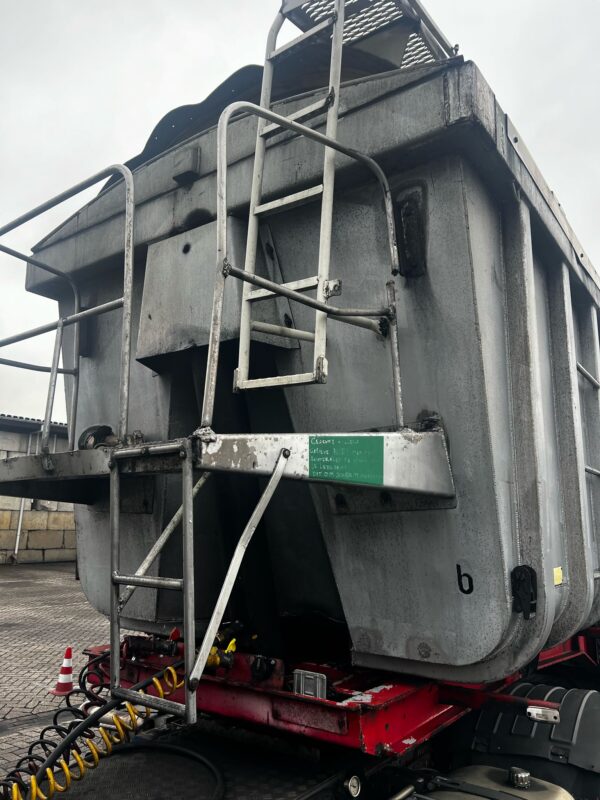 Tipper 3 axle   Neville Charrold  1997 with silo top - Image 9