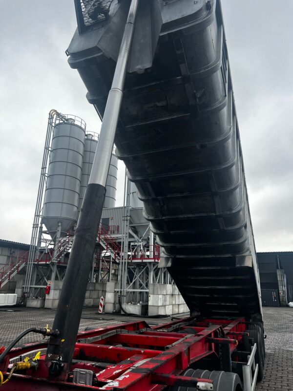 Tipper 3 axle   Neville Charrold  1997 with silo top - Image 8