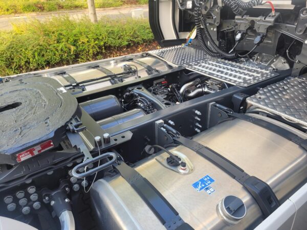 New S590 4X2 Full air Pto 6X ballons - Image 6