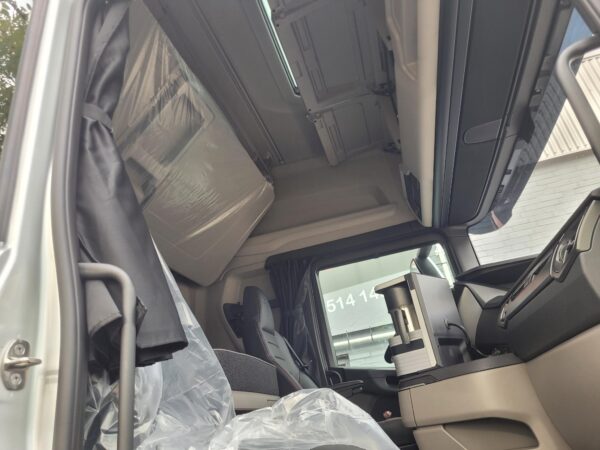 Scania S660 6X2/4  voorloper full air retarder acc  pto  leather  full options   New - Afbeelding 3