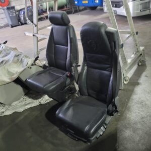 R serie seats  leather