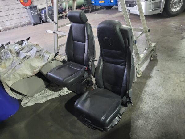 R serie seats  leather