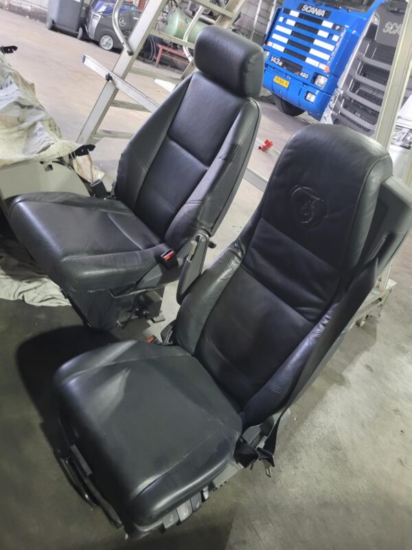 R serie seats  leather - Image 3