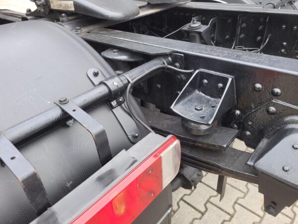 Volvo F10 Globetrotter 4X2  1990  full steel suspencion - Image 14