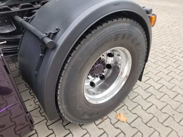 Volvo F10 Globetrotter 4X2  1990  full steel suspencion - Image 12